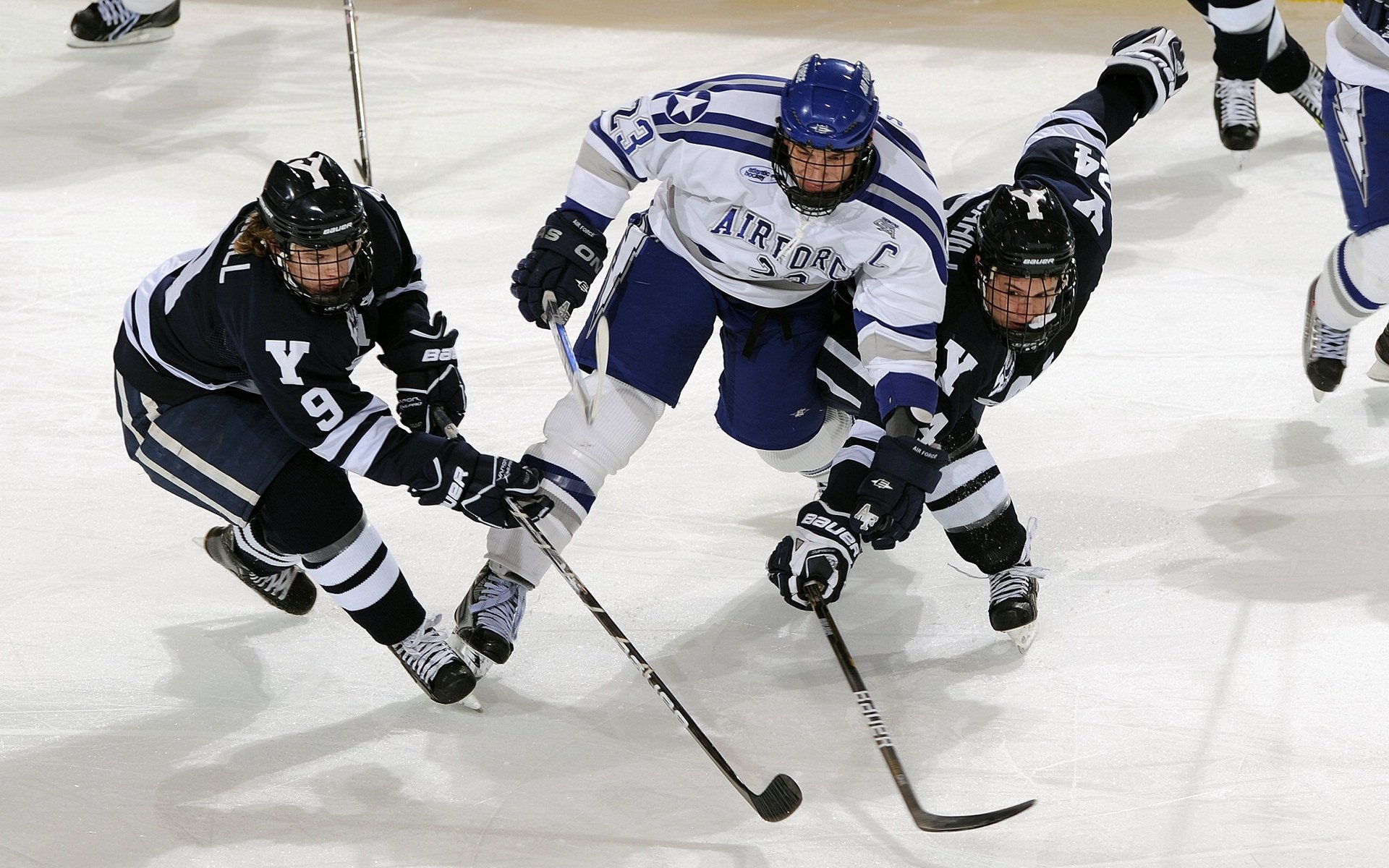 中国足球推动裁判员与教练员互评促进规则理解一致，足球教练员裁判员培训心得体会