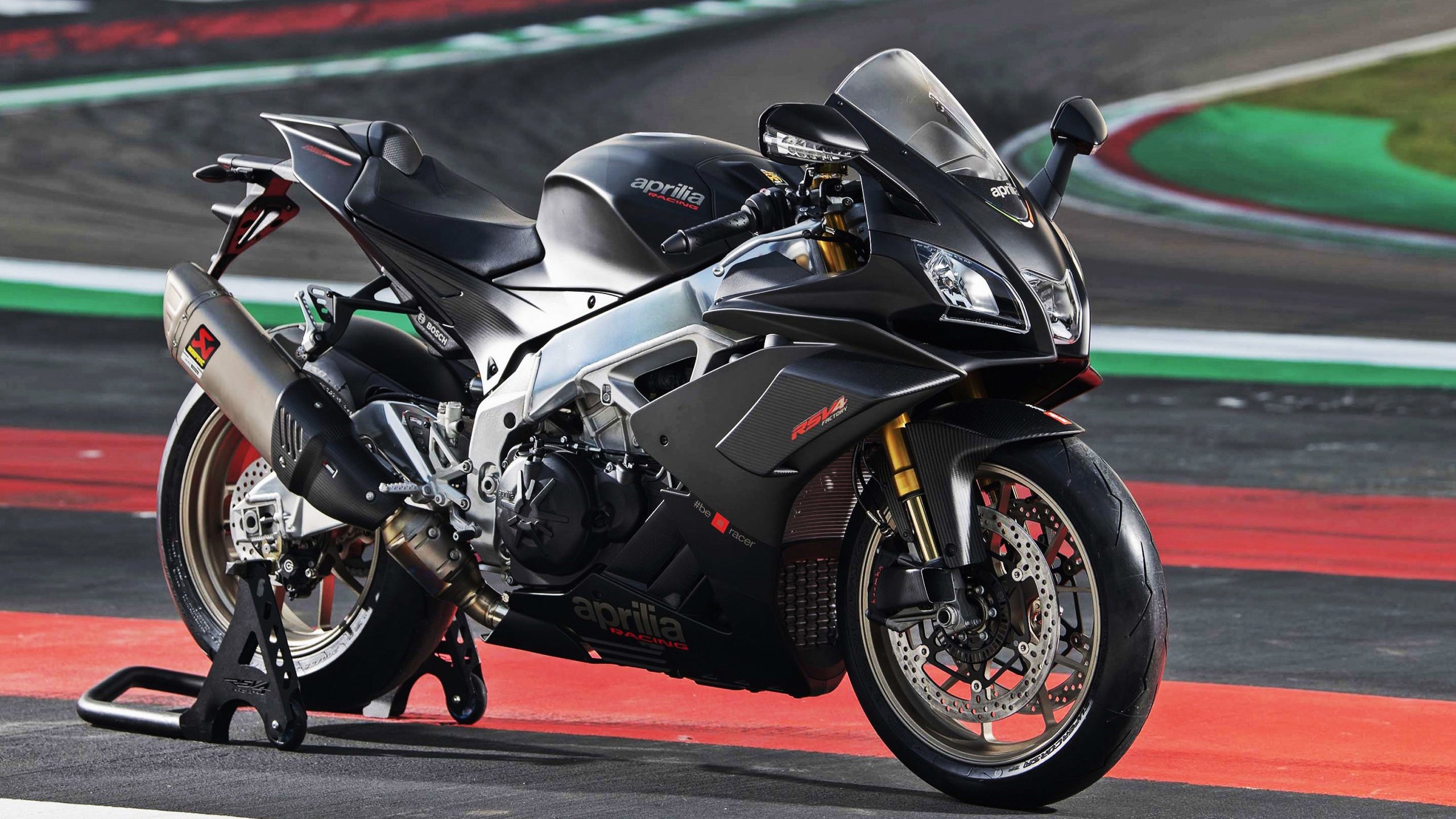 米兰体育-特斯·冯·迪克:充满创造力的中场球员,成为南非队攻防转换的桥梁